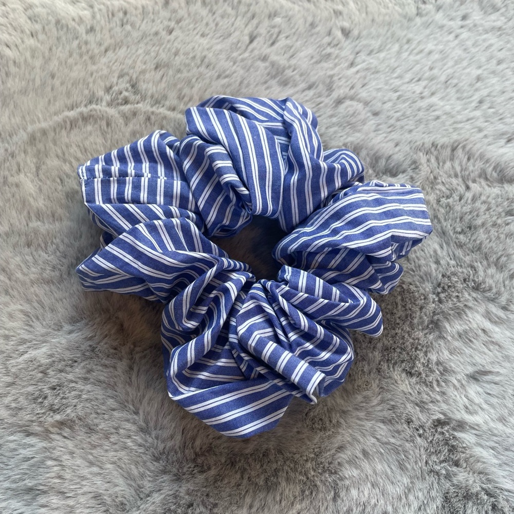 American Eagle striped scrunchie